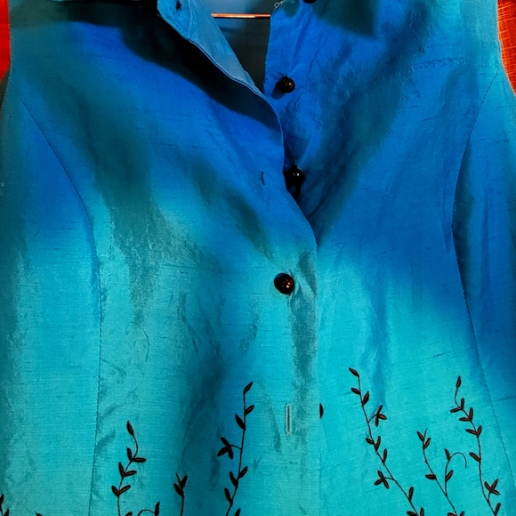 Silkland Button Front Shell - Picture 12 of 16